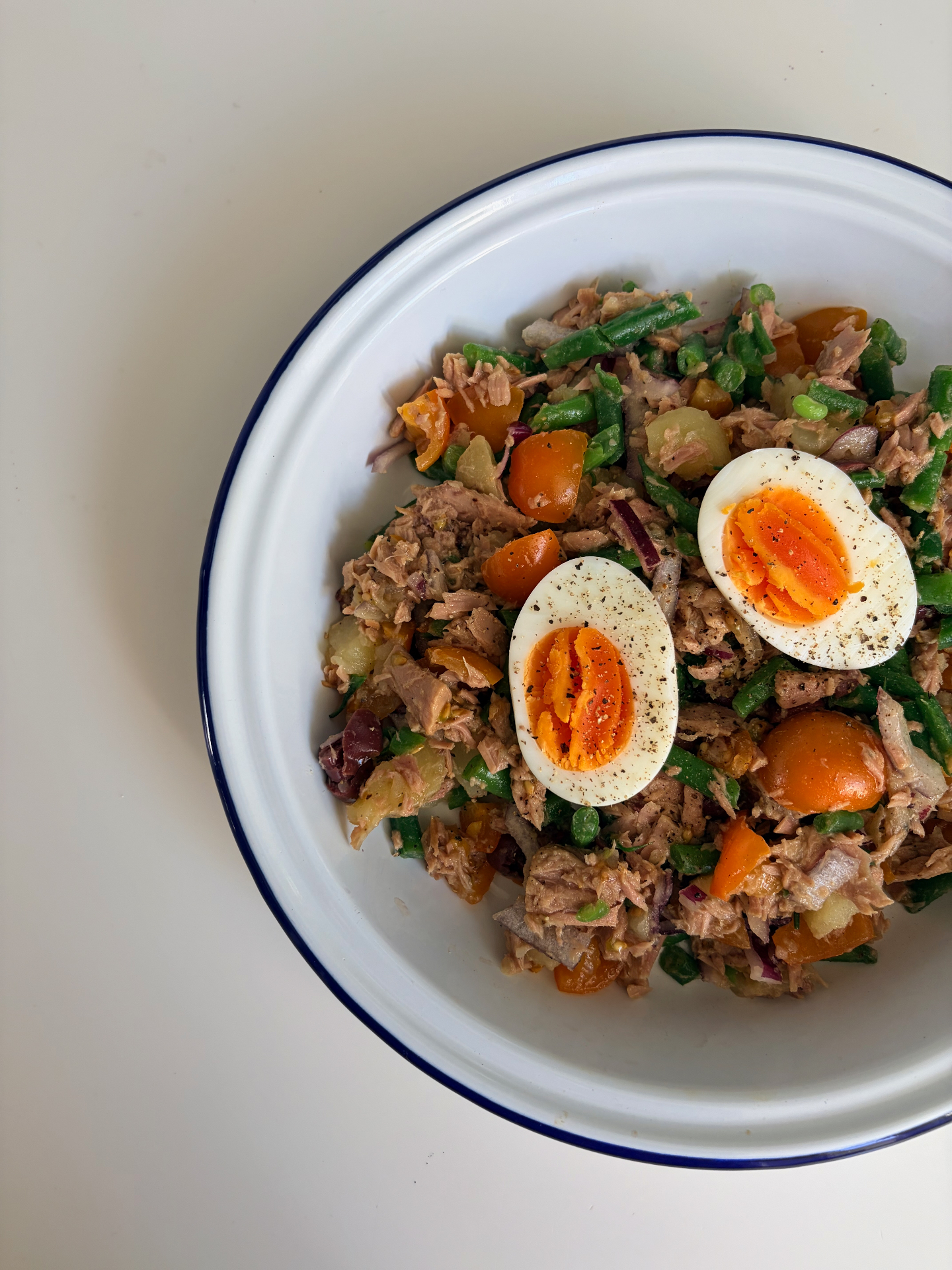 Salad nicoise smash